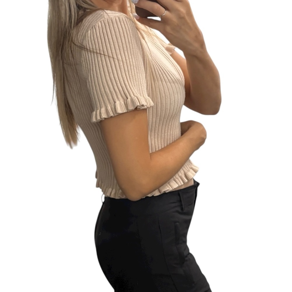 GILLI Ruffled Beige Ribbed Top size Small - Picture 5 of 10